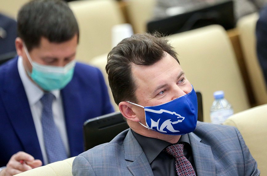 Член Комитета по обороне Роман Романенко