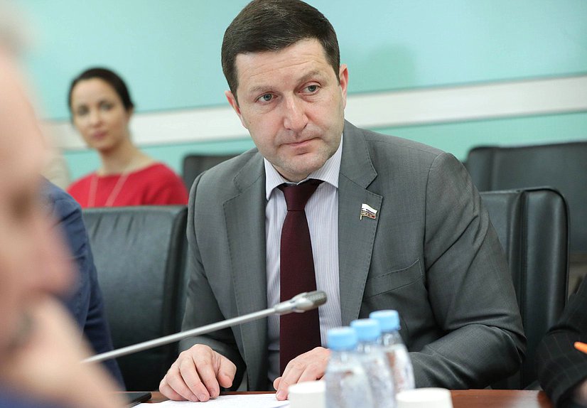 Член Комитета по энергетике Борис Гладких