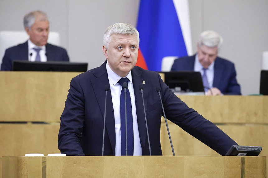 Заместитель Председателя Комитета по государственному строительству и законодательству Дмитрий Вяткин