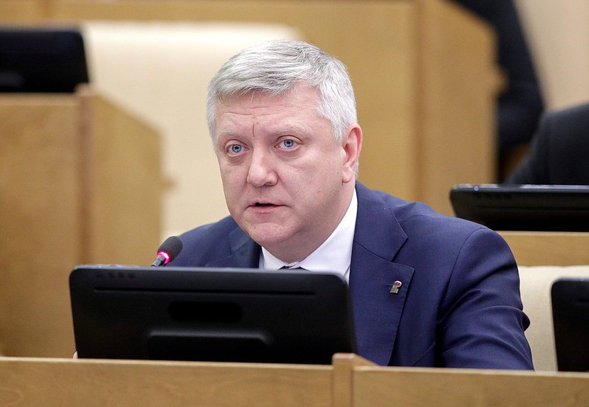 Заместитель Председателя Комитета по государственному строительству и законодательству Дмитрий Вяткин