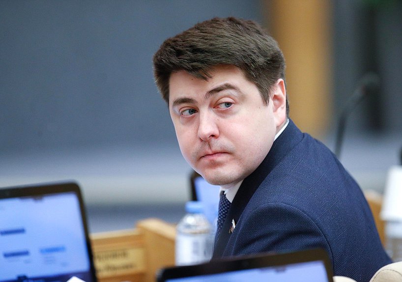 Заместитель Председателя Комитета по промышленности и торговле Александр Спиридонов