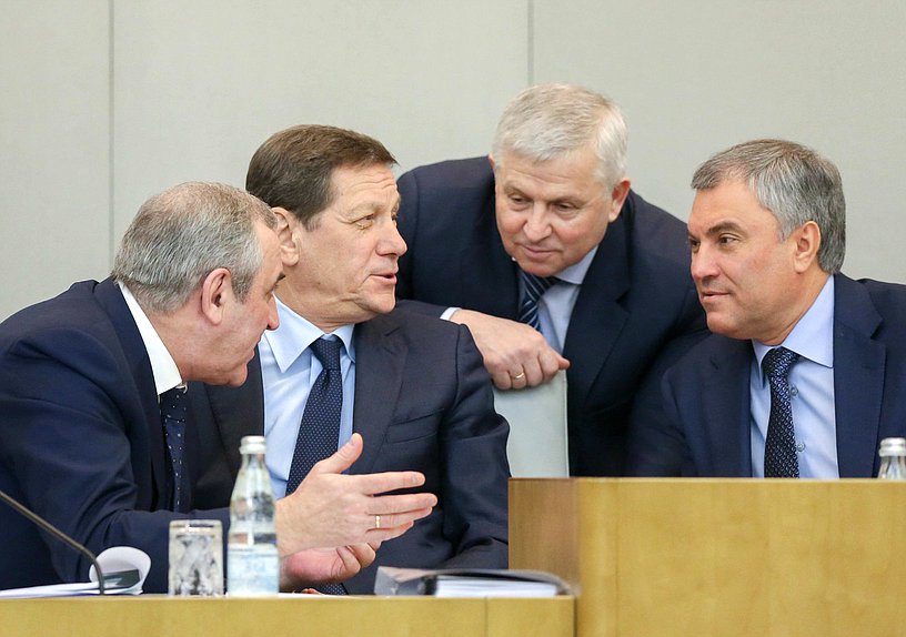Председатель Государственной Думы Вячеслав Володин, Первый заместитель Председателя Государственной Думы Александр Жуков и заместитель Председателя Государственной Думы Сергей Неверов