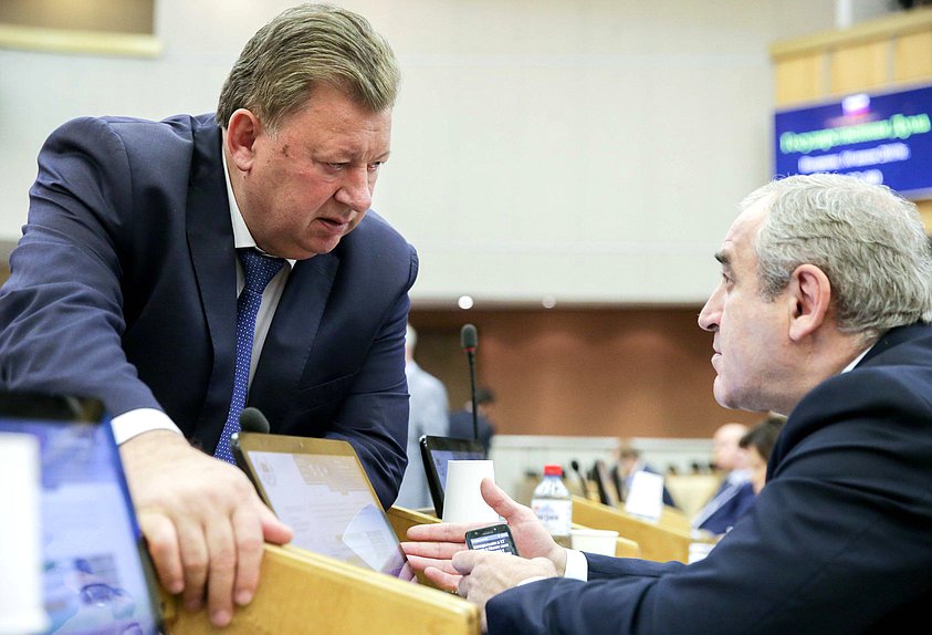 Председатель Комитета по аграрным вопросам Владимир Кашин и заместитель Председателя Государственной Думы Сергей Неверов