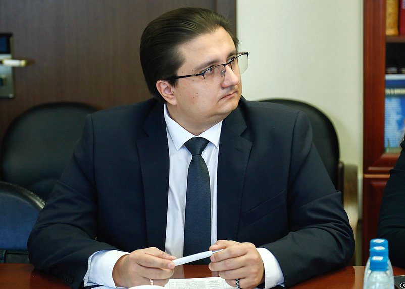 Совещание Комитета по молодежной политике