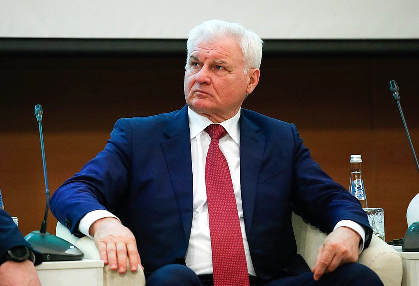 Первый заместитель Председателя Комитета по аграрным вопросам Владимир Плотников