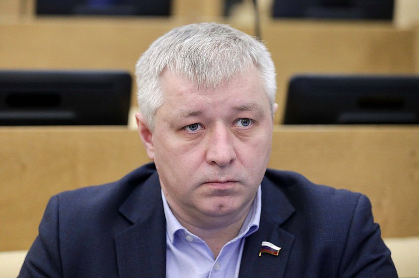Член фракции «Единая Россия» Алексей Лисовенко