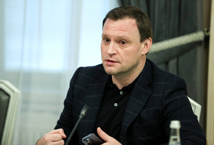 Председатель Комитета по строительству и жилищно-коммунальному хозяйству Сергей Пахомов