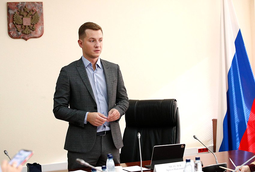 Председатель Комитета по молодежной политике Артем Метелев