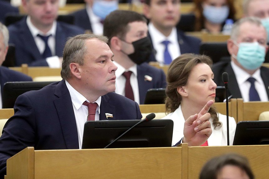 Заместители Председателя Государственной Думы Анна Кузнецова и Петр Толстой