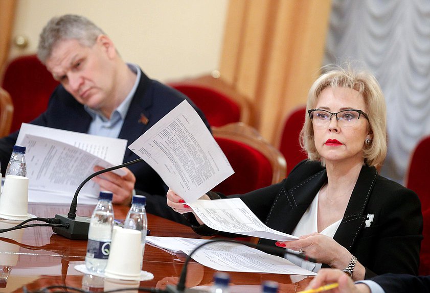 Заместители Председателя Комитета по охране здоровья Татьяна Соломатина и Алексей Куринный