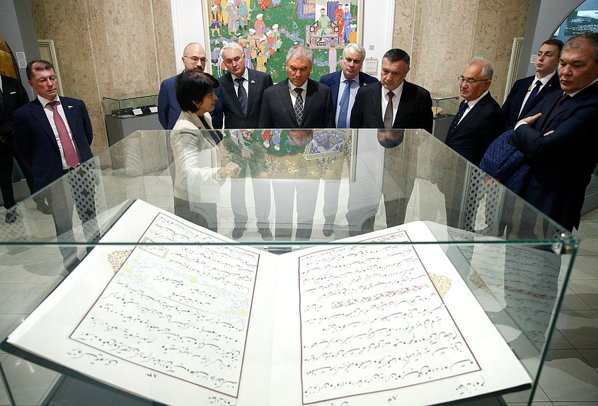 Председатель Государственной Думы Вячеслав Володин и члены российской делегации посетили Государственный музей истории Тимуридов