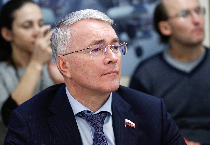 Член Комитета по экономической политике Эдуард Кузнецов