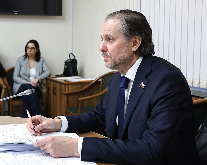 Председатель Комитета по охране здоровья Владимир Сысоев