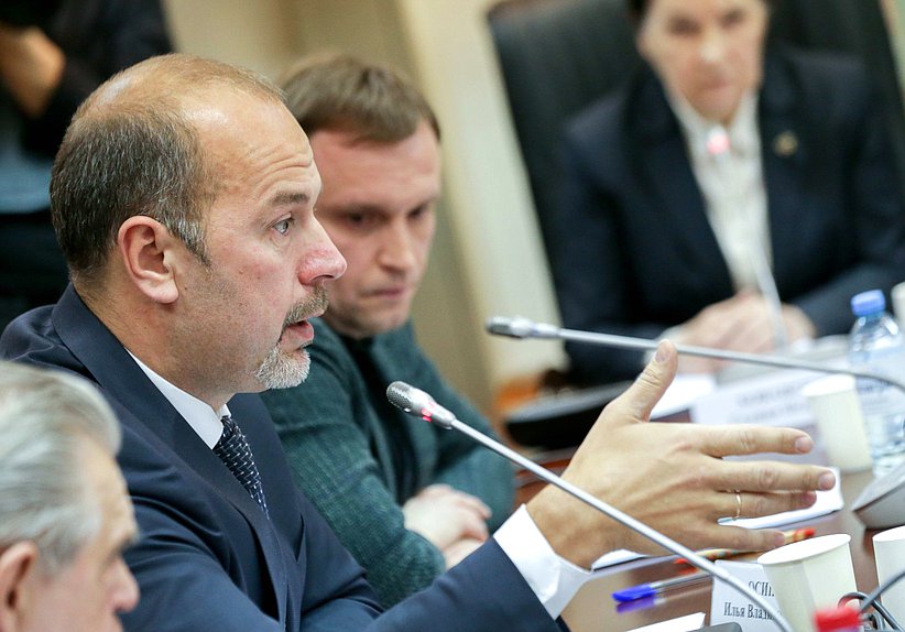 Член Комитета по жилищной политике и жилищно-коммунальному хозяйству Илья Осипов