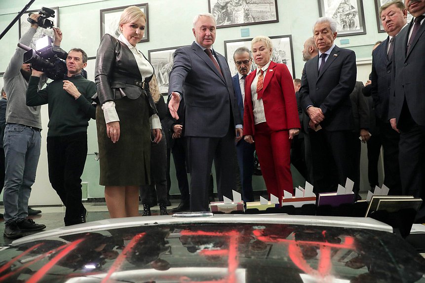 Председатель Комитета по обороне Андрей Картаполов, член Комитета по физической культуре и спорту Рима Баталова и руководитель фракции «Единая Россия» Владимир Васильев