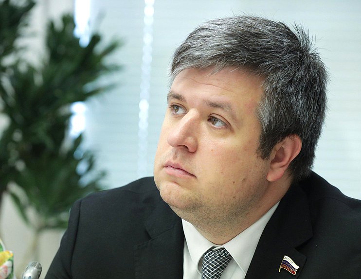 Заместитель Председателя Комитета по молодежной политике Александр Толмачев