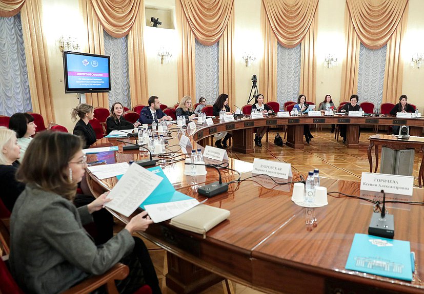Экспертные слушания на тему «О совершенствовании трудового законодательства в интересах женщин»