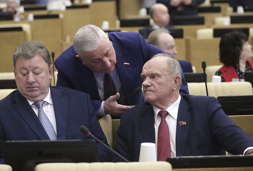 Председатель Комитета по аграрным вопросам Владимир Кашин, Председатель Комитета по региональной политике и проблемам Севера и Дальнего Востока Николай Харитонов и руководитель фракции КПРФ Геннадий Зюганов