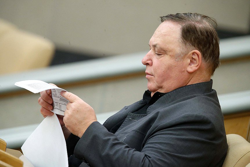 Член Комитета по природным ресурсам, собственности и земельным отношениям Олег Валенчук