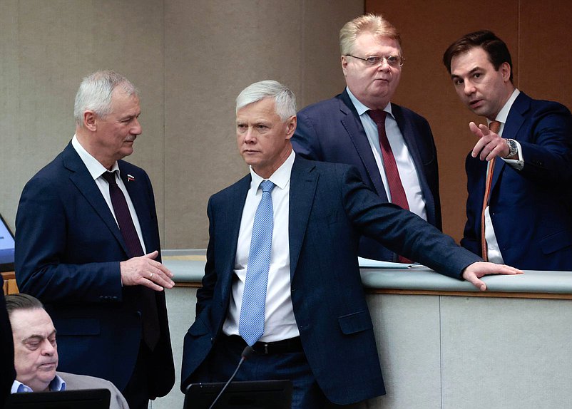 Член Комитета по финансовому рынку Николай Цед и Председатель Комитета по защите конкуренции Валерий Гартунг