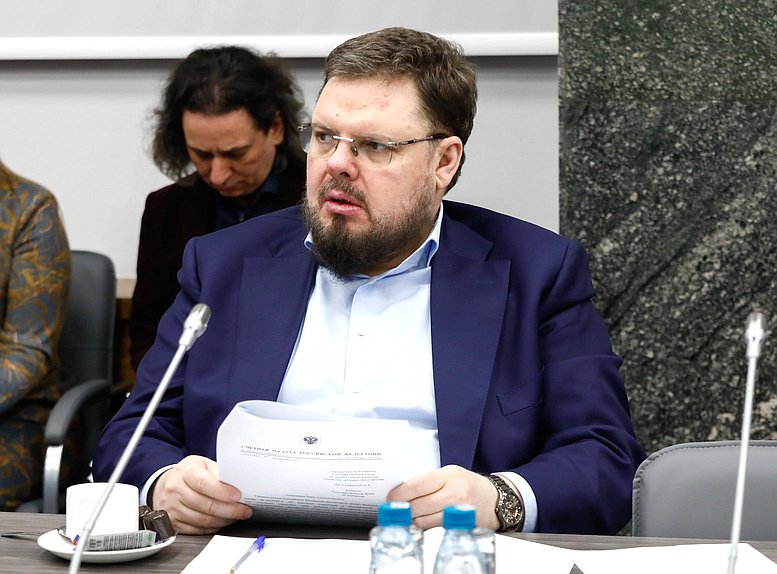 Член Комитета по защите семьи, вопросам отцовства, материнства и детства Евгений Марченко