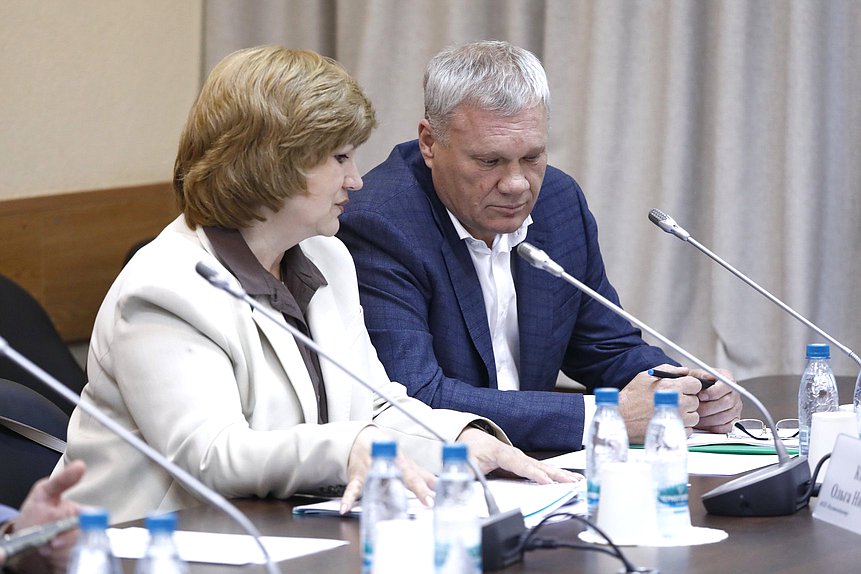 Круглый стол на тему «Сохранение экосистем через устойчивое развитие ООПТ»