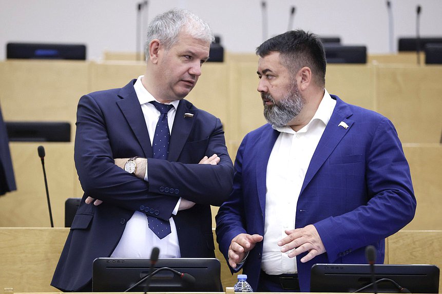 Член Комитета по развитию Дальнего Востока и Арктики Михаил Кисляков и член Комитета по энергетике Роман Птицын