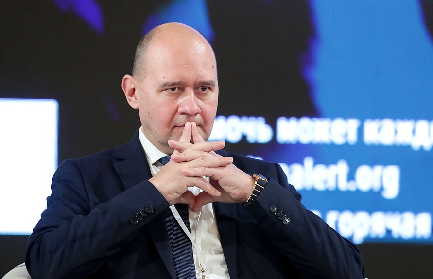 Заместитель Председателя Комитета по развитию гражданского общества, вопросам общественных и религиозных объединений Олег Леонов