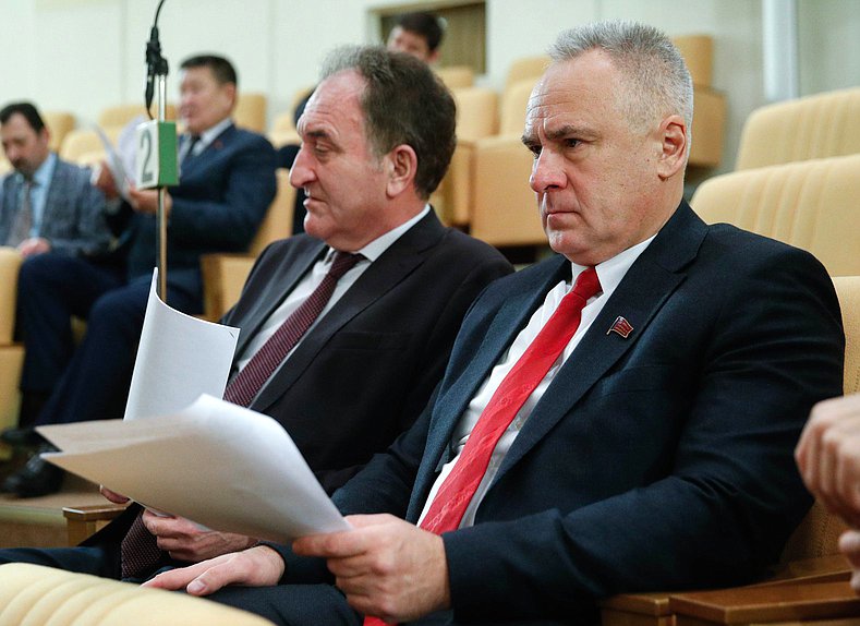 Член Комитета по бюджету и налогам Евгений Бессонов