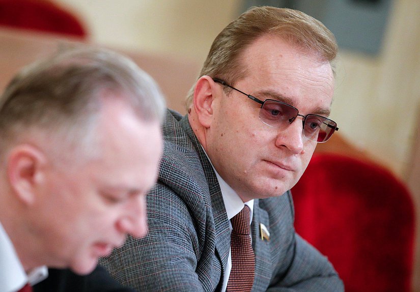 Член Комитета по охране здоровья Михаил Кизеев