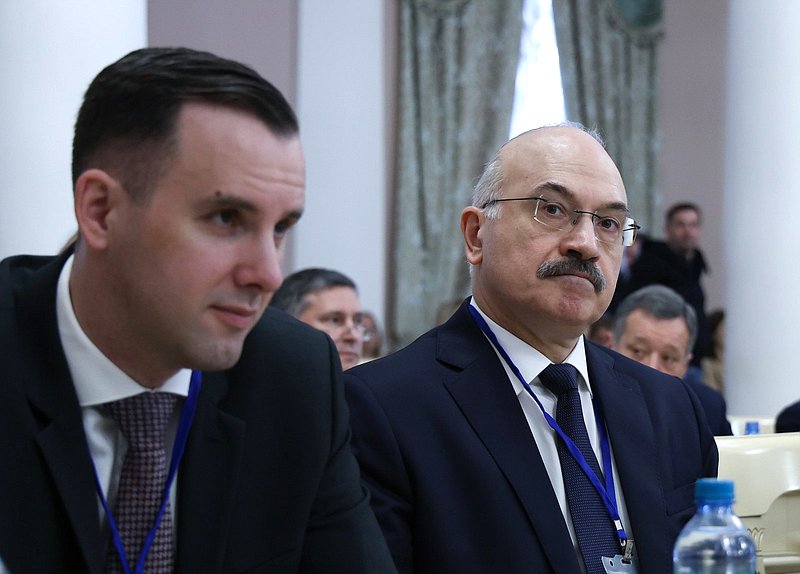 Председатель Комитета по малому и среднему предпринимательству Александр Демин и 	Председатель Комитета по науке и высшему образованию Сергей Кабышев