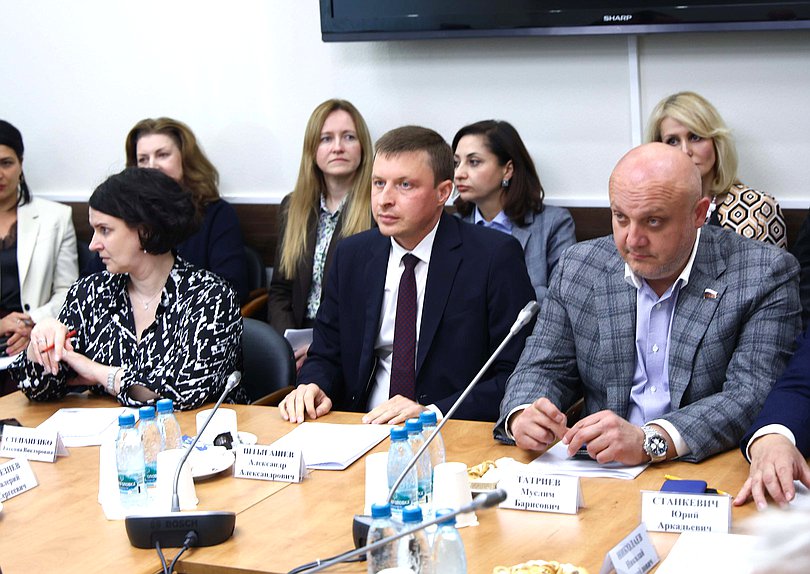 Члены Комитета по энергетике Александр Штыгашев и Муслим Татриев
