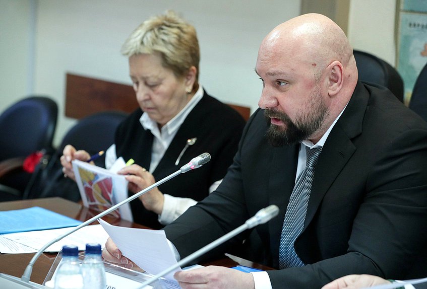 Первый заместитель Председателя Комитета по строительству и жилищно-коммунальному хозяйству Владимир Кошелев