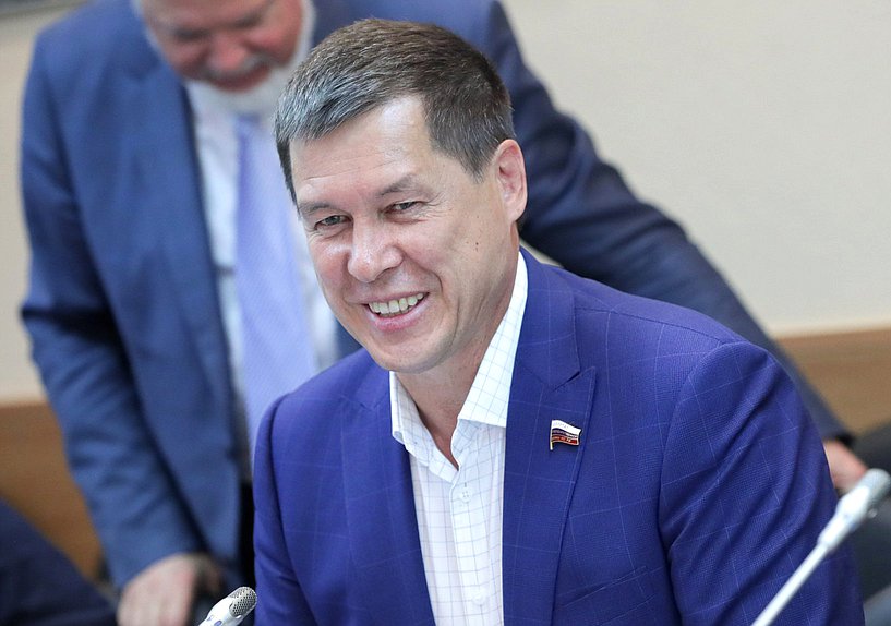 Член Комитета по экологии, природным ресурсам и охране окружающей среды Зариф Байгускаров