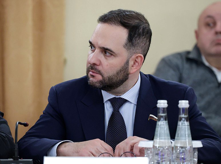 Первый заместитель Председателя Комитета по науке и высшему образованию Александр Мажуга