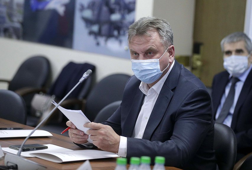 Член Комитета по природным ресурсам, собственности и земельным отношениям Сергей Крючек