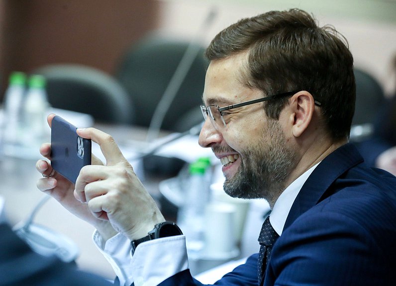 Член Комитета по природным ресурсам, собственности и земельным отношениям Александр Якубовский