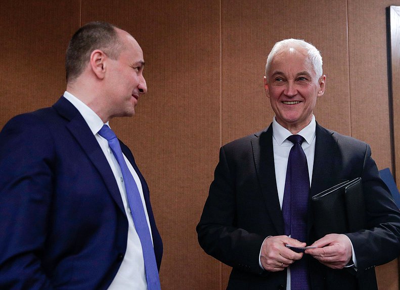 Председатель Счетной палаты РФ Борис Ковальчук и Министр обороны РФ Андрей Белоусов