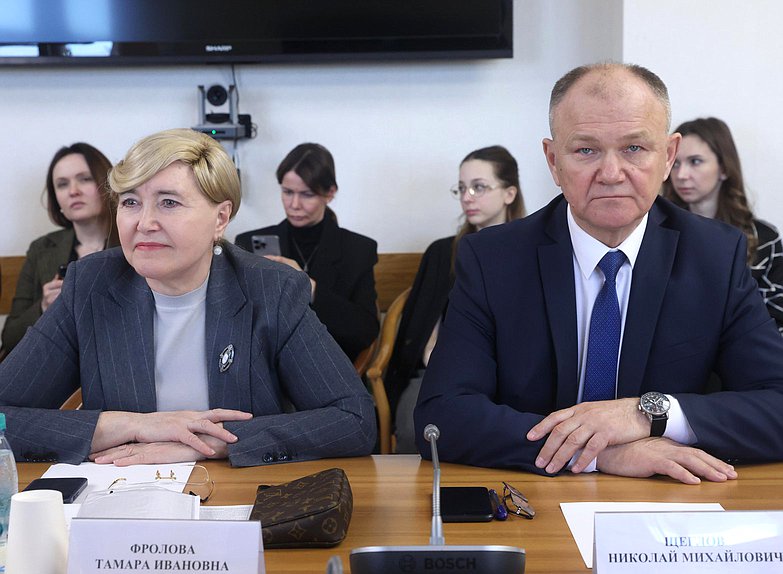 Члены Комитета по охране здоровья Тамара Фролова и Николай Щеглов