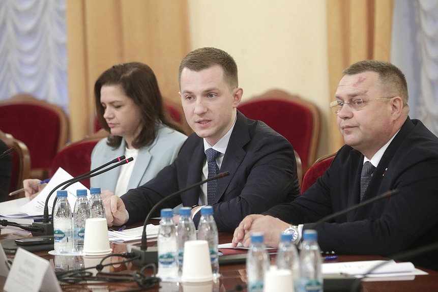 Председатель Комитета по молодежной политике Артем Метелев