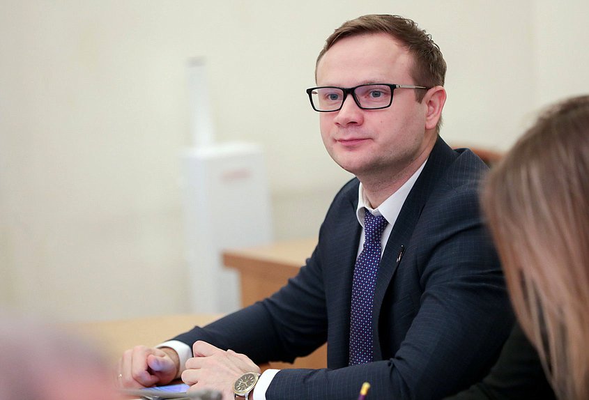 Заместитель Председателя Комитета по молодежной политике Владимир Исаков