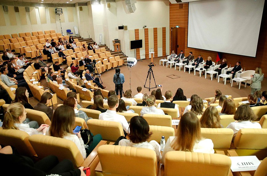 Встреча с создателями документального фильма «Музыка клеток»