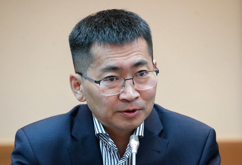 Член Комитета по экологии, природным ресурсам и охране окружающей среды Николай Будуев