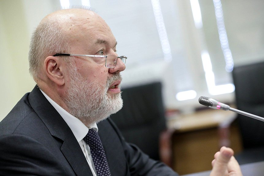 Председатель Комитета по государственному строительству и законодательству Павел Крашенинников