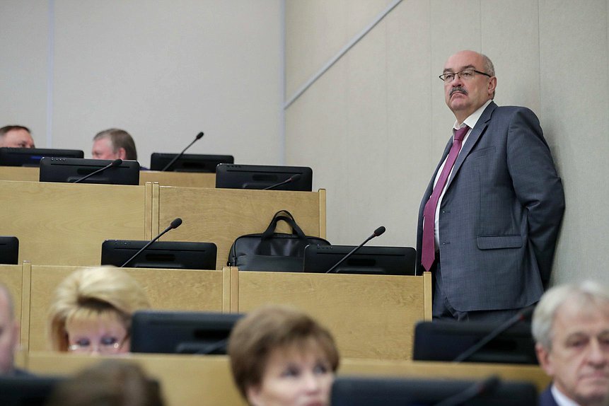 Член Комитета по природным ресурсам, собственности и земельным отношениям Михаил Бугера