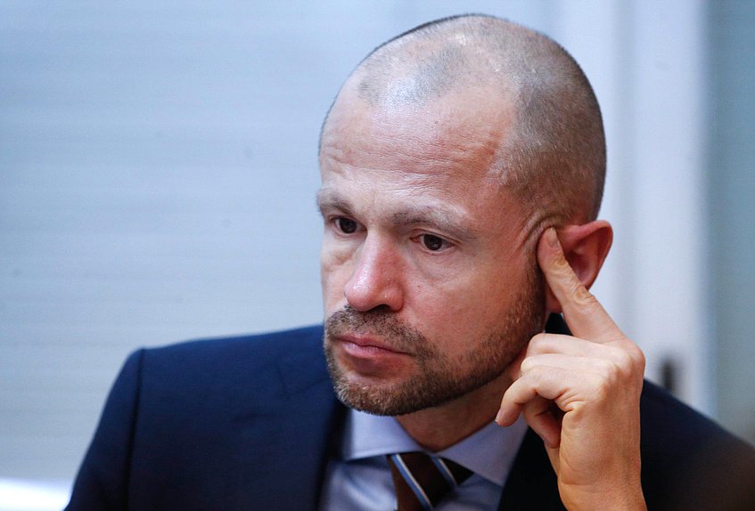 Первый заместитель Председателя Комитета по строительству и жилищно-коммунальному хозяйству Роман Лябихов