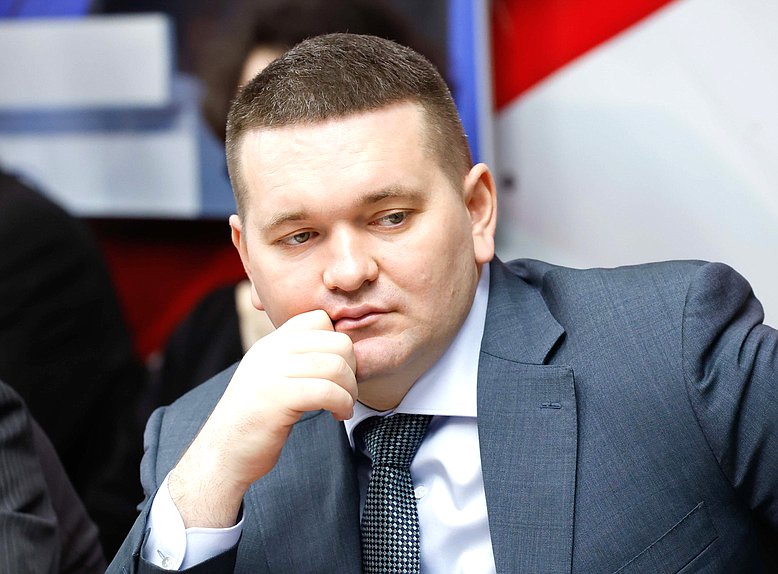 Член Комитета по промышленности и торговле Андрей Воробьев