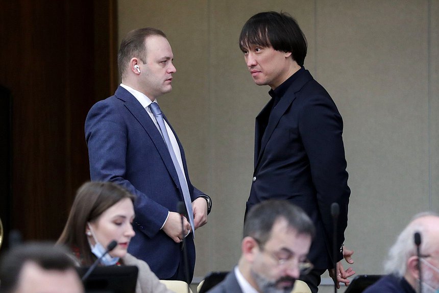 Заместитель Председателя Государственной Думы Владислав Даванков и Председатель Комитета по туризму и развитию туристической инфраструктуры Сангаджи Тарбаев