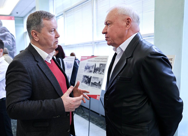 Первый заместитель Председателя Комитета по аграрным вопросам Олег Нилов и член Комитета по обороне Виктор Соболев