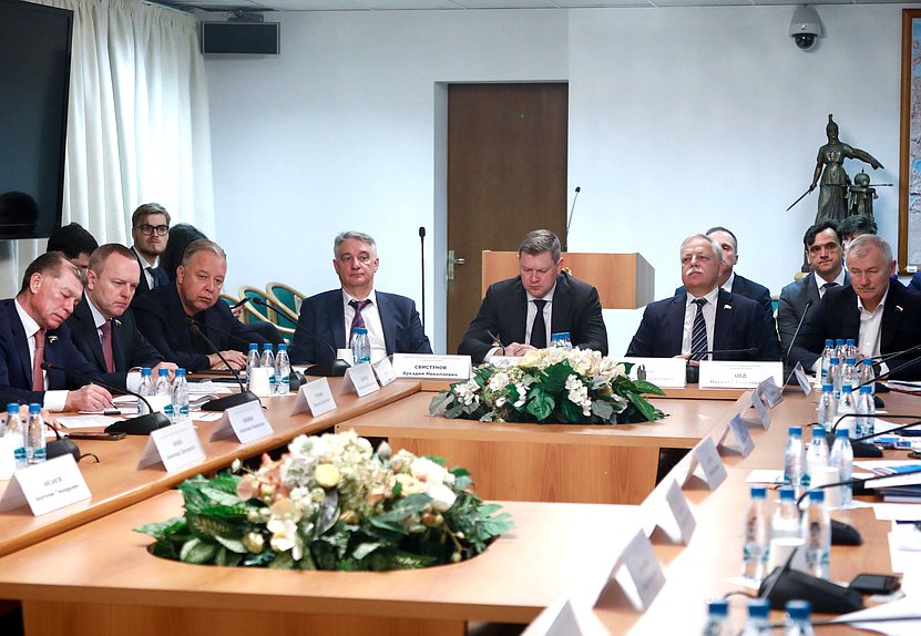 Совместное заседание Комитетов по финансовому рынку, по бюджету и налогам и по экономической политике